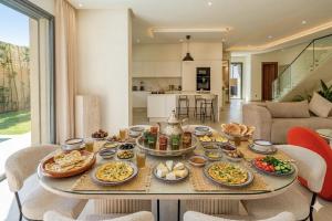 Villa Blanca heated pool and cooker