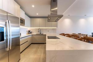 3103 - Paradise Cove 2B Yerbabuena