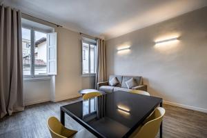 YD charming apartment near main station