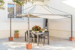 Villa Bianca a few steps by the sea with exclusive garden & jacuzzi