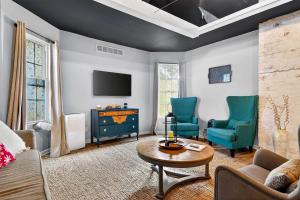 Spacious dual-unit home with private backyard