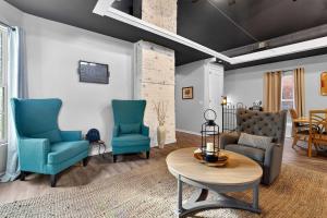 Spacious dual-unit home with private backyard