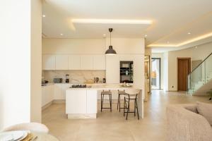 Villa Blanca heated pool and cooker