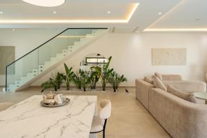 Villa Blanca heated pool and cooker