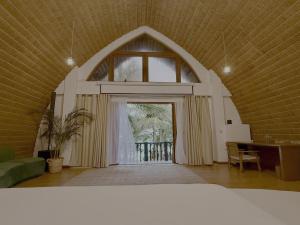 Seaview Tropical Loft Suite at Bulabog Beach