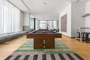 Downtown Luxury Condo withPool & Skyline Views