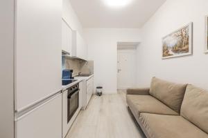 Leos Garden View Apartment by PikHost