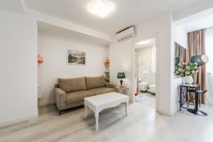 Leos Garden View Apartment by PikHost