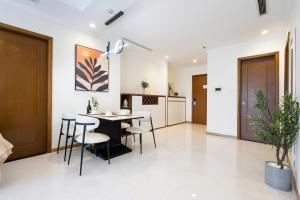 Premium Vinhomes Landmark Apartment