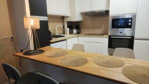 Saint Honore Louvre with AC