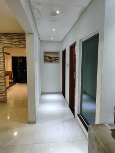 Casa completa com Churrasqueira em Naviraí