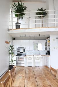 The Beach Barn & Cedar Sauna