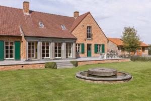 Casiola - Authentic Serene Vacation Hideaway with Pond