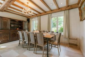 Casiola - Authentic Serene Vacation Hideaway with Pond