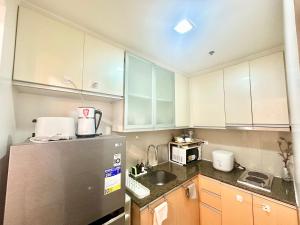 NEW Cozy 1BR King Bed at Greenbelt Hamilton Makati