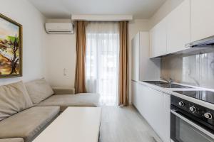 Leos City View Apartment by PikHost