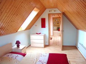 Goenn-dir-eine-Auszeit-mit-Familie-und-Sauna