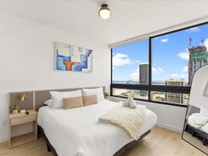 Prime Downtown Miami Location with Rooftop Pool