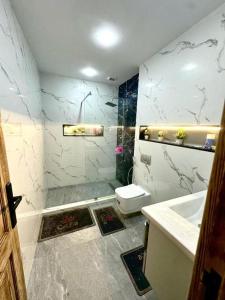 Comfortable apartment available now on Booking