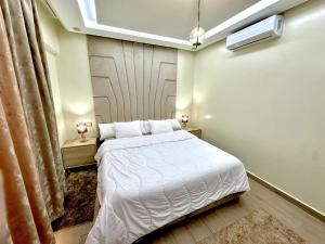 Comfortable apartment available now on Booking