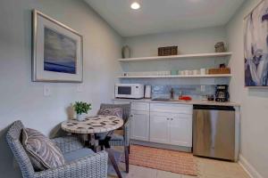 The Bungalows D- Beachfront - Dog Friendly - Gazebo - Bikes