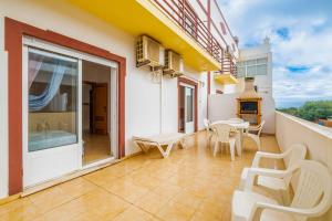 Apartamento espaçoso com 2 quartos a 1 minuto da praia Altura Algarve - de sábado a sábado