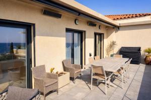 Vue mer exceptionnelle avec confort moderne, climatisation et parking