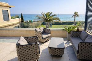 Vue mer exceptionnelle avec confort moderne, climatisation et parking