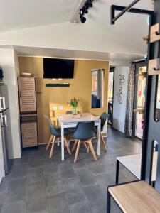 Mobil-home plage à pied - Camping 4 étoiles