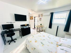 Cozy Private Studio with Hot Tub and Workspace Near Gulf Beaches