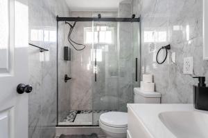 Modern 4BR 2BA 9 Beds NYC MetLife Free Parking