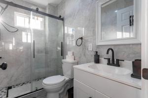 Modern 4BR 2BA 9 Beds NYC MetLife Free Parking