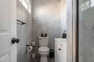Modern 4BR 2BA 9 Beds NYC MetLife Free Parking