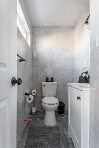 Modern 4BR 2BA 9 Beds NYC MetLife Free Parking