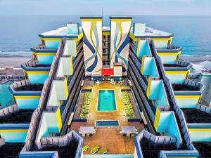 Heated pools, direct oceanfront, stunning views, rooftop pool, newly updated