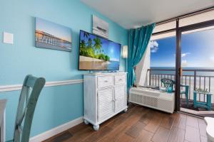 Heated pools, direct oceanfront, stunning views, rooftop pool, newly updated