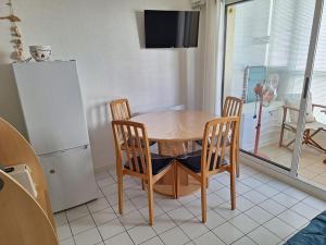 Studio cosy près de la plage des Présidents, tout équipé, loggia, quartier recherché, vélos gratuits - FR-1-325-131