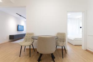 Sunny Apartment with Balcony and great Wi-Fi