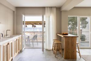 Cavo Dio 4 - Beachfront Bliss - Cozy Apt Pool Sunsets