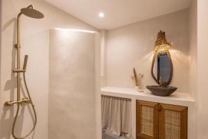 Cavo Dio 4 - Beachfront Bliss - Cozy Apt Pool Sunsets