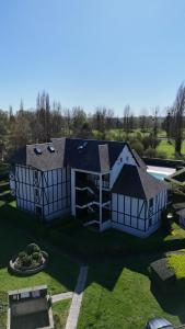 Le Cocon De Cabourg avec terrasse, piscine et tennis