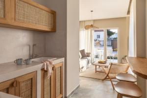 Cavo Dio 2 - Beachfront Bliss - Cozy Apt Pool Sunsets