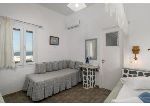 Stellas Mandrakia Seaside House