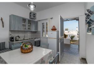 Stellas Mandrakia Seaside House