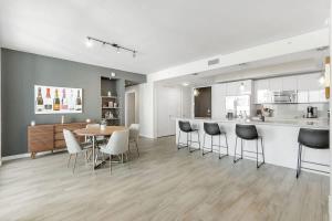 Urban Oasis in Brickell Miami with WFH setup Parking