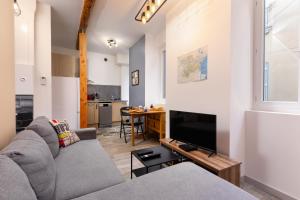 El Dino in country cathare*PRO*Oc Keys011