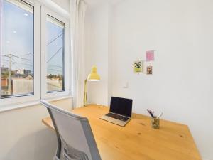 Cozy 1BR w AC, Terrace & Shared Garden – Almada | By Airnest