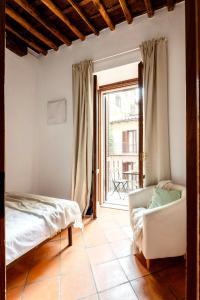 Grand Roman Apartment Steps from the Pantheon