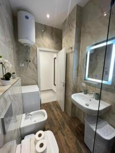 BlueApartman Albánia Qerret 07