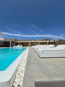 8BD Sunset Estate w private Infinity Pool by Live&Travel